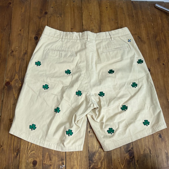 Castaway clothing khaki shorts with embroidered shamrocks size 34 - Picture 2 of 6